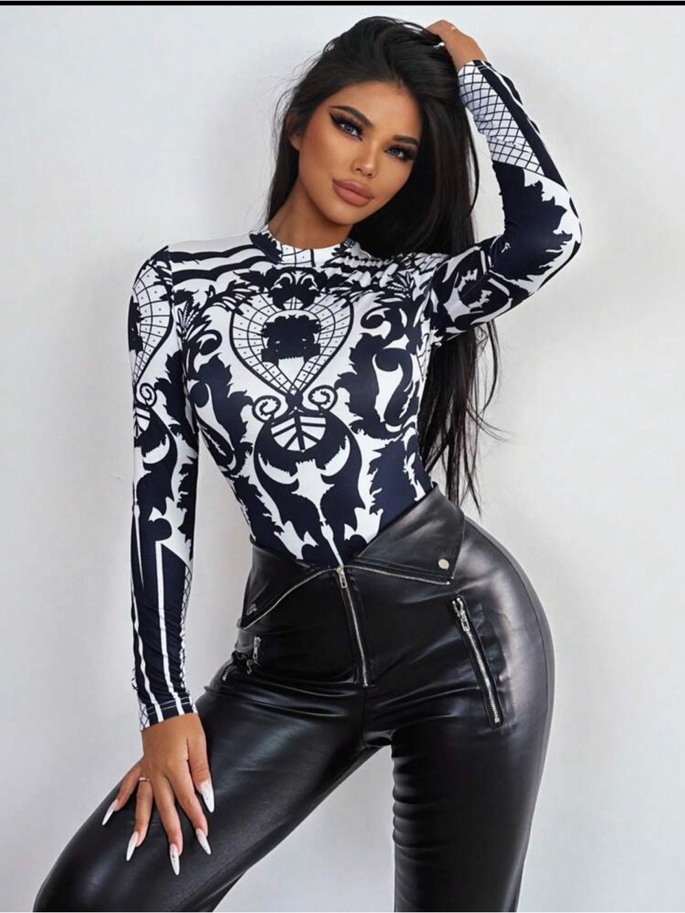 Black & White Long-Sleeve Printed Bodysuit - Picture 1 of 6